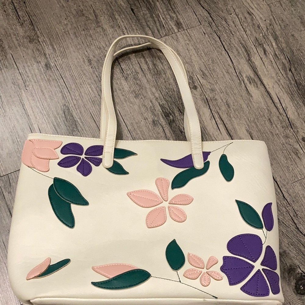 Charming Charlie White and Flower Purse